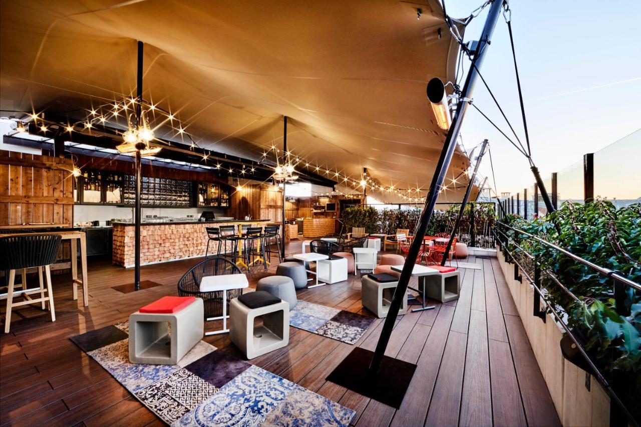 Generator Paris Hostel Exterior photo Rooftop bar