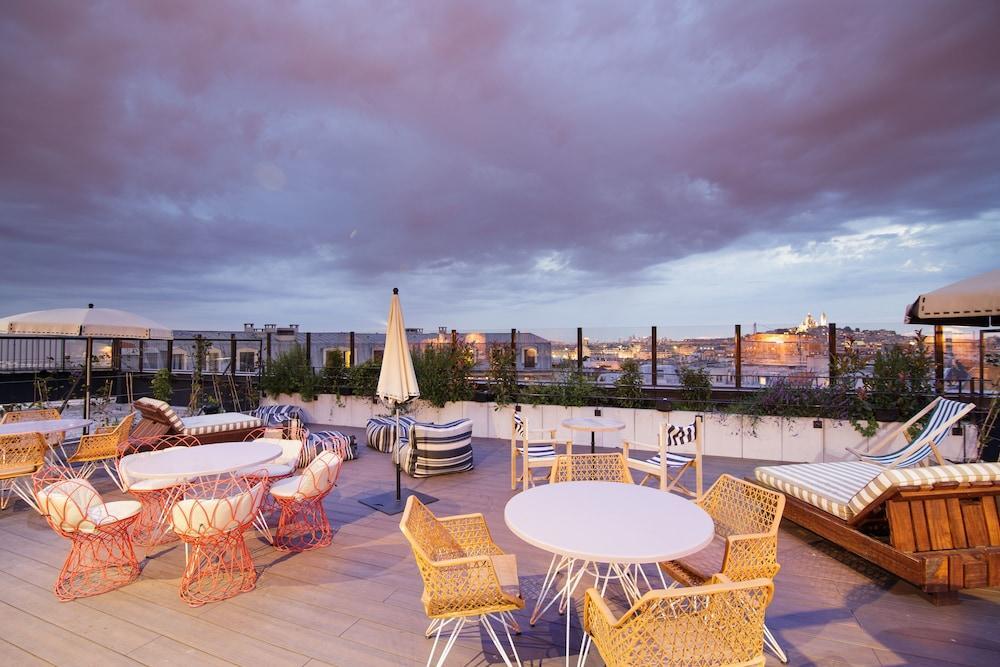 Generator Paris Hostel Exterior photo Rooftop terrace