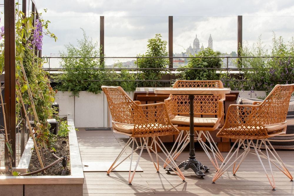Generator Paris Hostel Exterior photo Rooftop terrace